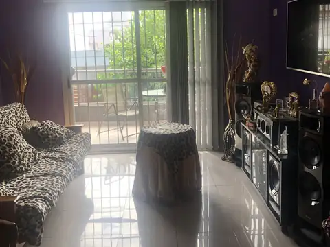 OPORTUNIDAD! SE PUEDE FINANCIAR! ESPECTACULAR  SEMI PISO DE 3 AMB FTE. CON BALCON CORRIDO .CON COCHERA CUBIERTA Y BAULERA.