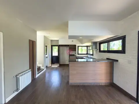 Casa en Alquiler con 1 cochera