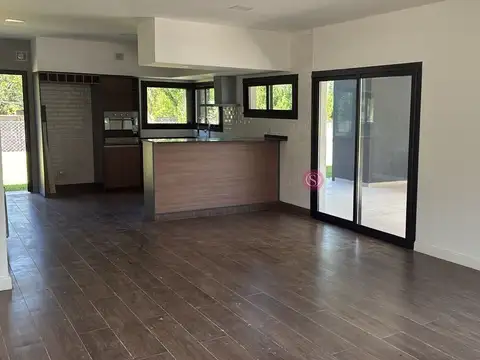 Casa 4 ambientes con 3 baños