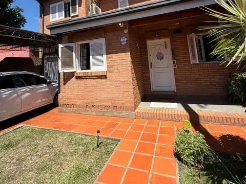 CF1336 - CASA EN VENTA - 3 DORMITORIOS - AV. STA. CATALINA Y LÓPEZ Y PLANES