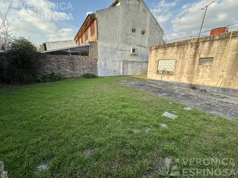 Casa de tres ambientes en venta, en Moron Sur