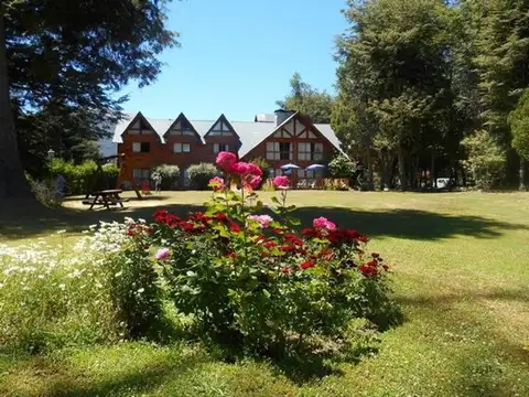 HOSTERIA EN BARRIO TRES CERROS - VILLA LA ANGOSTURA