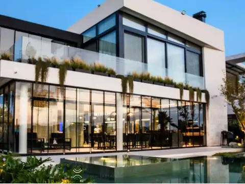 CASA PREMIUM CON VISTA A LA LAGUNA VIRAZÓN