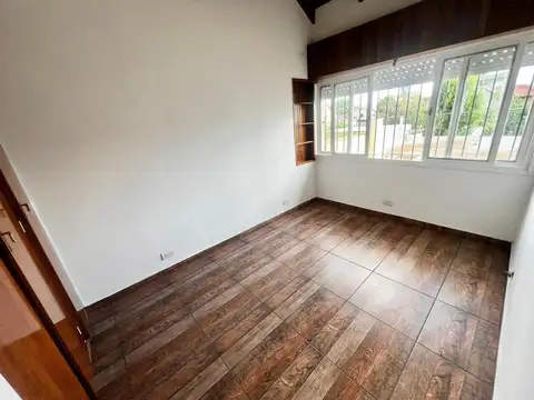 Casa 4 ambientes en muy buen estado y ubicación.