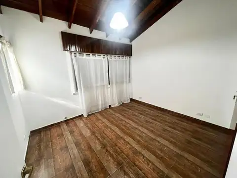 Casa 4 ambientes en muy buen estado y ubicación.