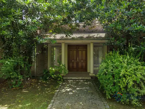 Casa en Venta en Martindale C.C. - muy buena ubicacion y jardin totalmente parquizado