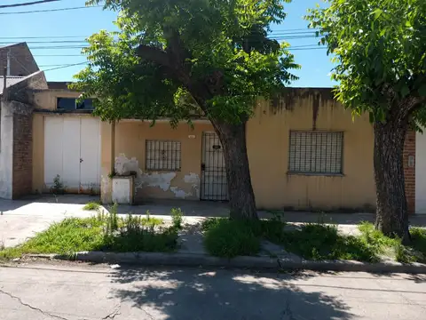 CASA A RECICLAR O DEMOLER ISIDRO CASANOVA