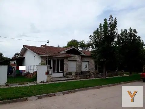 Casa en venta - 3 Dormitorios 2 Baños 4 Cocheras - 600Mts2 - Mechongue