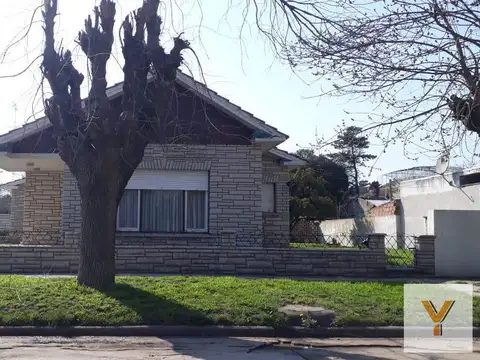 Casa en Venta con 4 cocheras