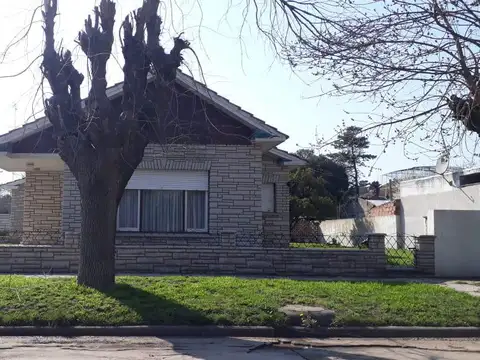 Casa en Venta con 4 cocheras