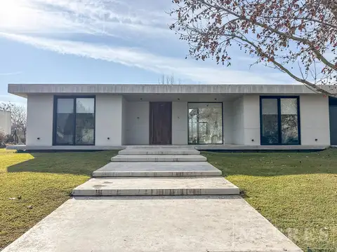 Casa en venta en El Golf, Estancias del Pilar