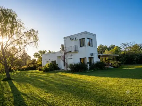 CHACRA EN VENTA PUERTO PANAL ZARATE C/ 2 CASAS