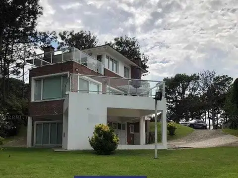 Casa en Venta de 5 dormitorios