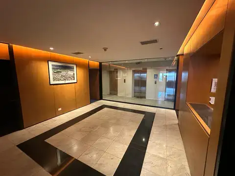 Oficina en Venta con 5 cocheras