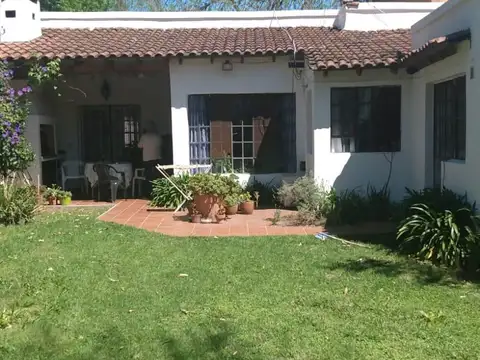 Casa en Venta con 2 cocheras