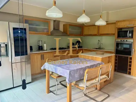 CASA EN VENTA CON PILETA, COLEGIALES