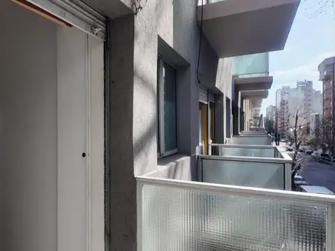 Venta Departamento 2 Ambientes Barrio Güemes con balcón saliente y patio