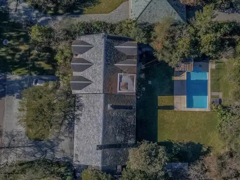 Casa 8 ambientes con 3 baños