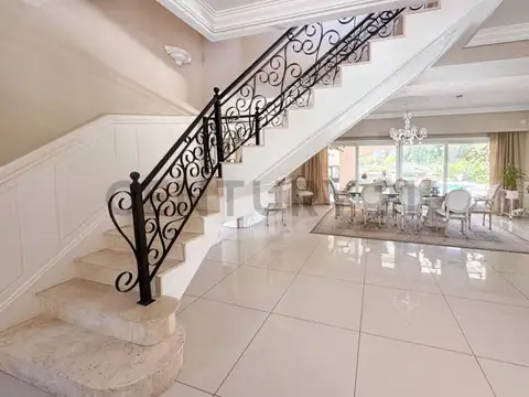 Impecable casa estilo Francés en venta en el exclusivo Barrio El Yacht, Nordelta