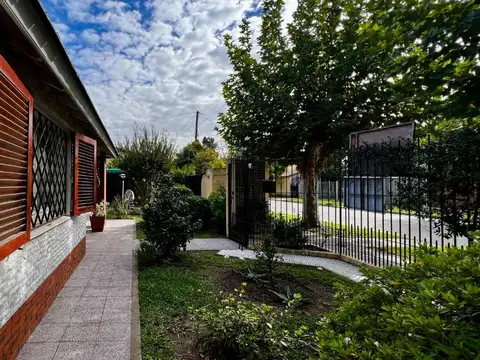 Casa 5 ambientes con 2 baños