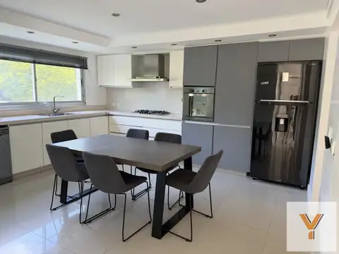 Casa en venta - 4 Dormitorios 5 Baños - 800mts2 - Berazategui