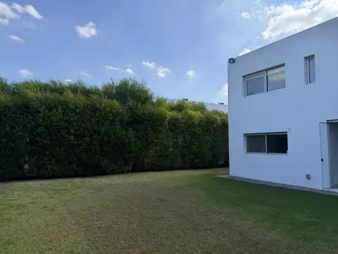 Casa en Venta en Fincas de Iraola II, USD 455.000