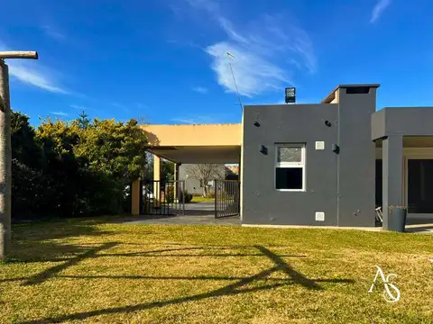 Casa en Venta con 3 cocheras