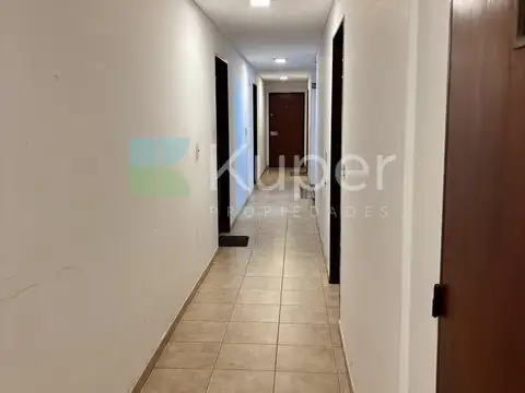 VENTA 5 AMB en Av Libertador con Cochera OLIVOS .