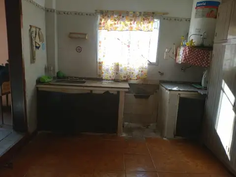 PRECIO OPORTUNIDAD - CASA 3 AMB. A RECICLAR