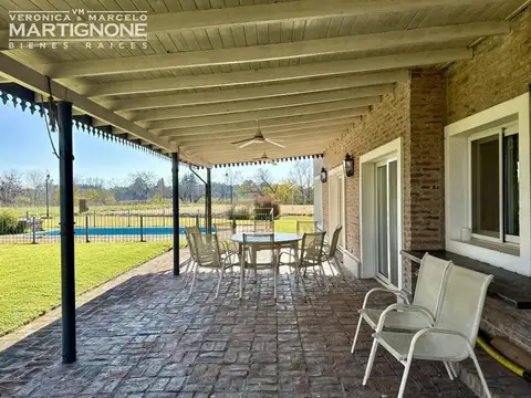 Casa 5 ambientes con 4 baños