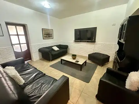 VENTA 2 CASAS con LOTE de 8,66 x47 mts. AVELLANEDA