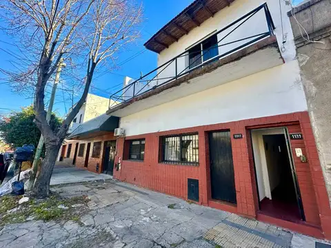 VENTA 2 CASAS con LOTE de 8,66 x47 mts. AVELLANEDA