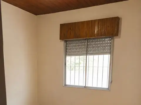 Casa en Alquiler con 4 cocheras