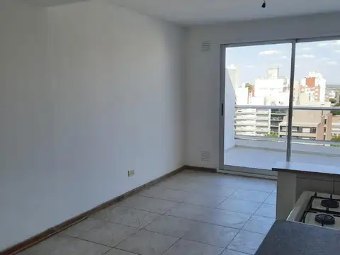 Monoambiente con balcón aterrazado.