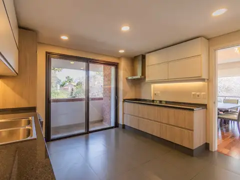 Departamento en Venta con 3 cocheras