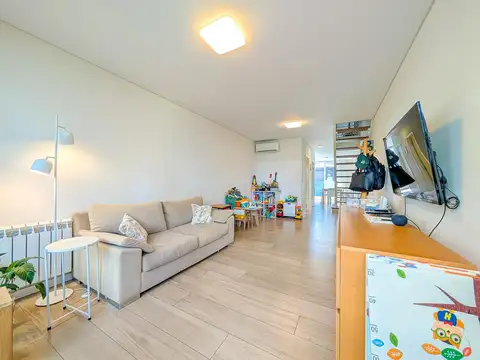 Casa 4 ambientes con 2 baños