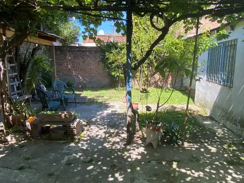 Casa 6 ambientes con 2 baños