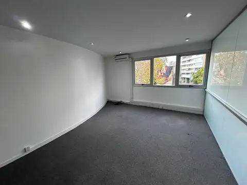 Oficina en Alquiler con 1 cochera