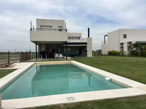 Casa alquiler temporario 3 dormitorios en Funes