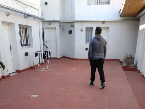 dueña  alq PH living y dormitorio  con balcon a la calle  centrico luminoso antg 12años