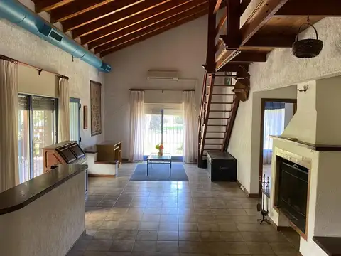 Casa de 3 dormitorios y amplio parque en Country el Casco!