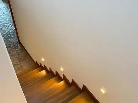 Casa en Alquiler Temporal con 4 cocheras