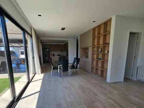 Casa 4 ambientes con 3 baños