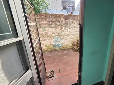 Dpto monoamb amplio subdivisible con patio. Excelente ubicacion: Balcarce 608, Lomas de Zamora