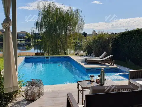 Casa en Venta con 2 cocheras