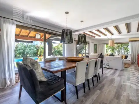 Casa en Venta con 2 cocheras
