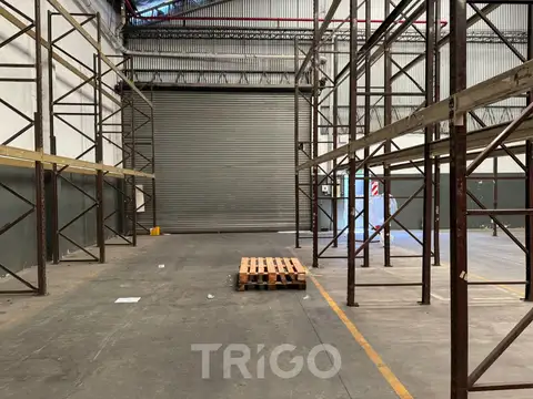 2 de Abril y Acceso Oeste - depósito en venta