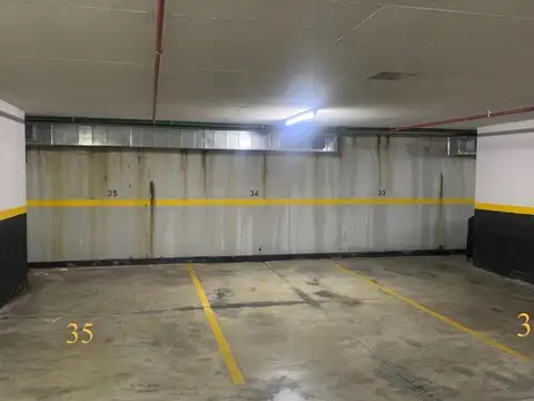 Venta amplia cochera en edificio Palacio Bellini, Palermo.