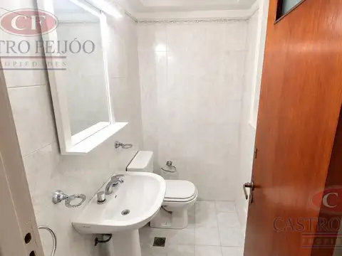 Casa en Alquiler con 4 cocheras