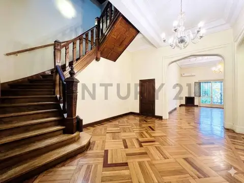 Venta Casa 10 Ambientes en Belgrano con garaje pileta y patio PLANT BAJA Y DOS PISOS